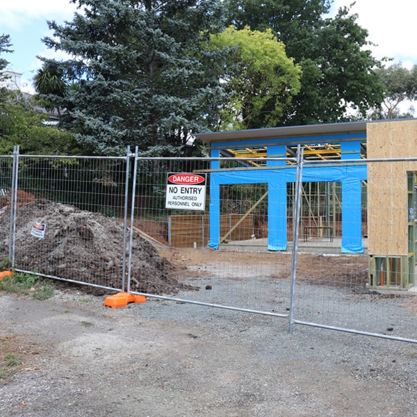 do you deliver and set up temporary fencing and what's the price for this in St Albans